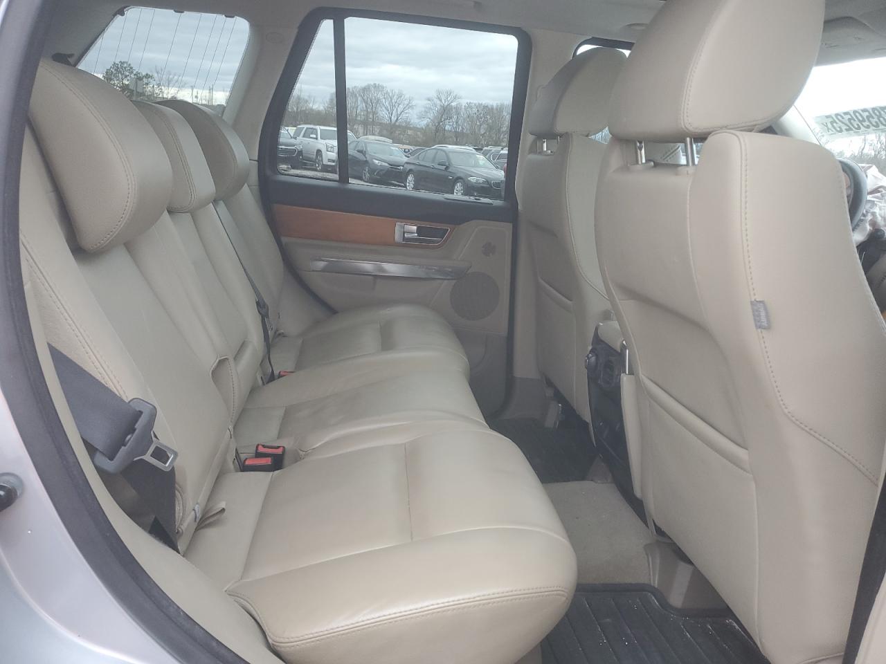 2011 Land Rover Range Rover - Image 12