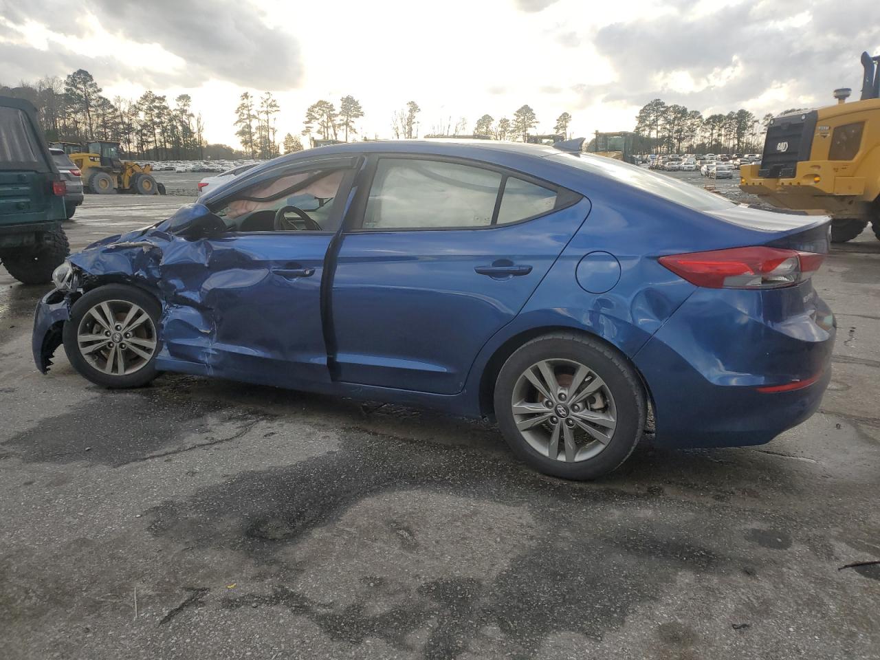 2018 Hyundai Elantra - Image 2