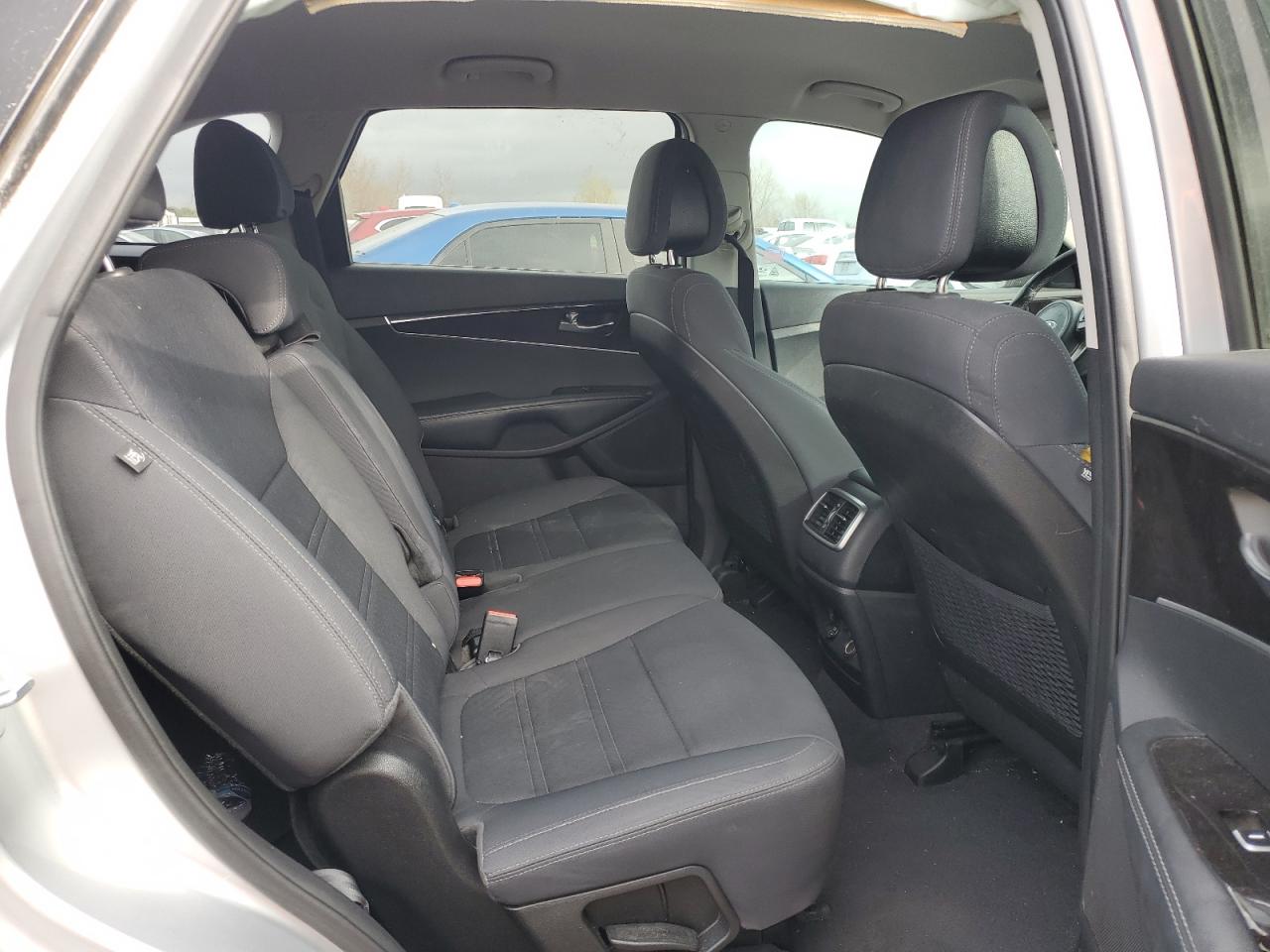 2016 Kia Sorento - Image 11