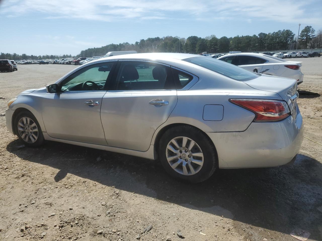 2015 Nissan Altima - Image 2