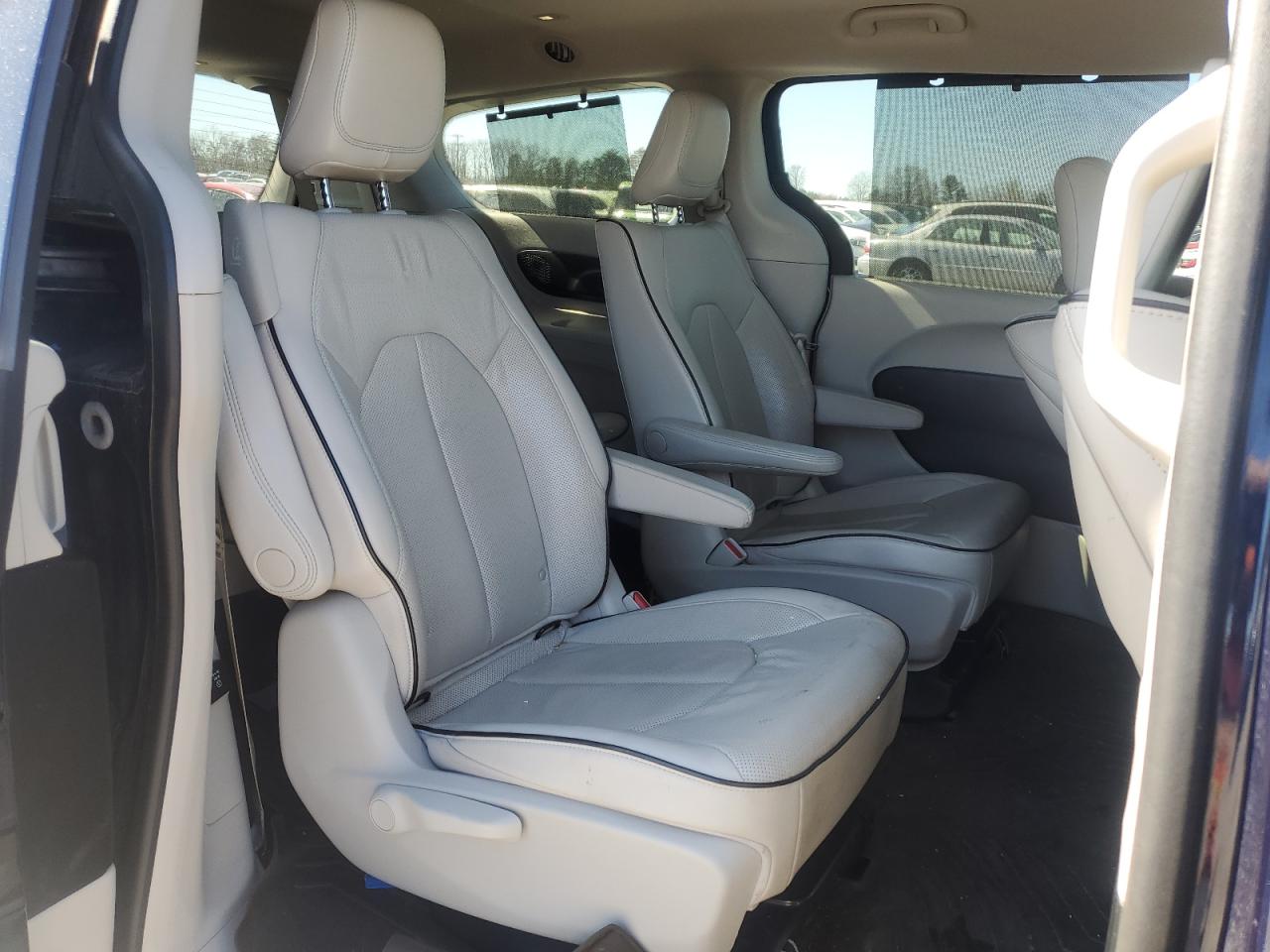 2019 Chrysler Pacifica - Image 11