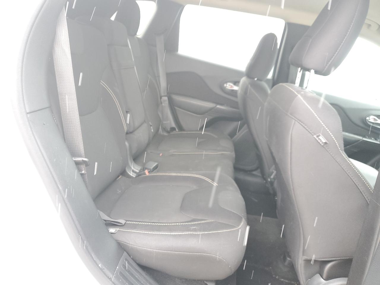 2015 Jeep Grand Cherokee - Image 11
