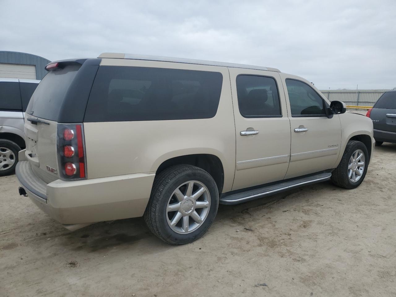 2011 GMC Yukon - Image 3