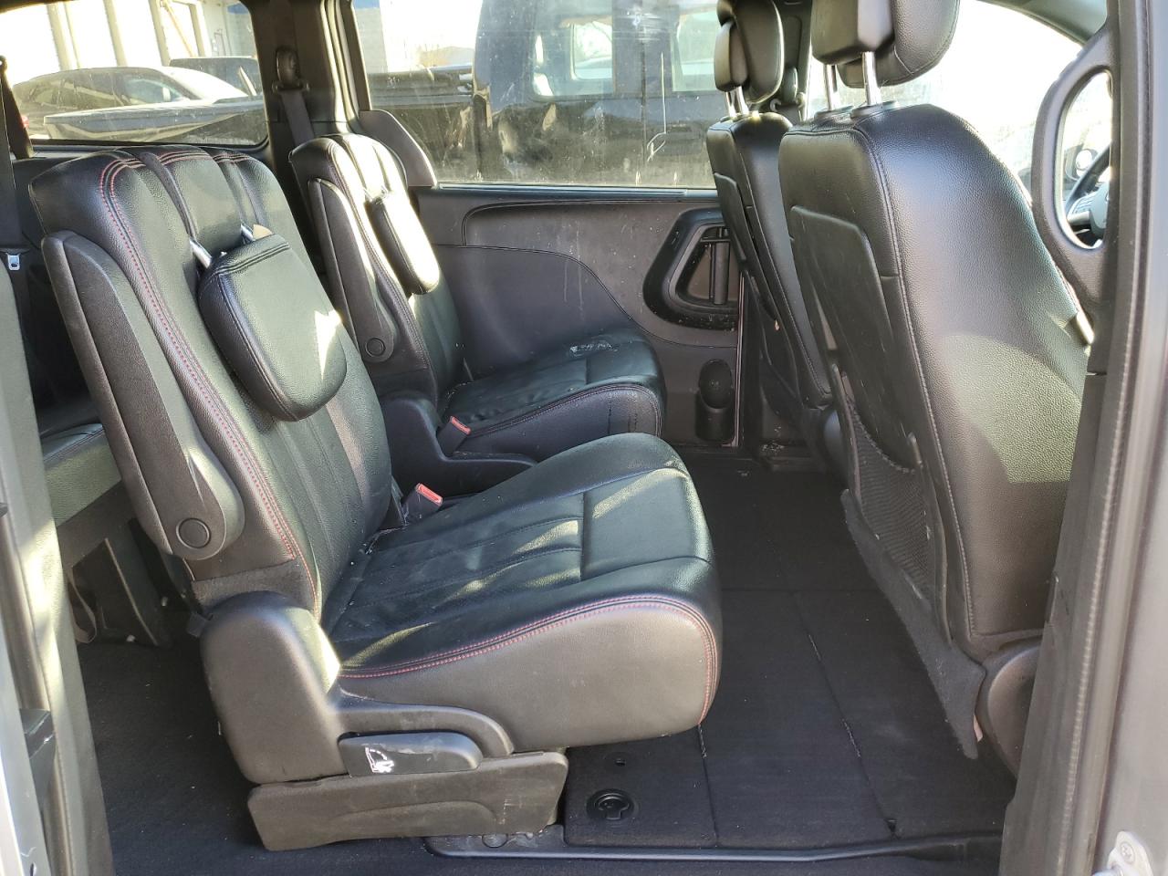 2018 Dodge Caravan - Image 12