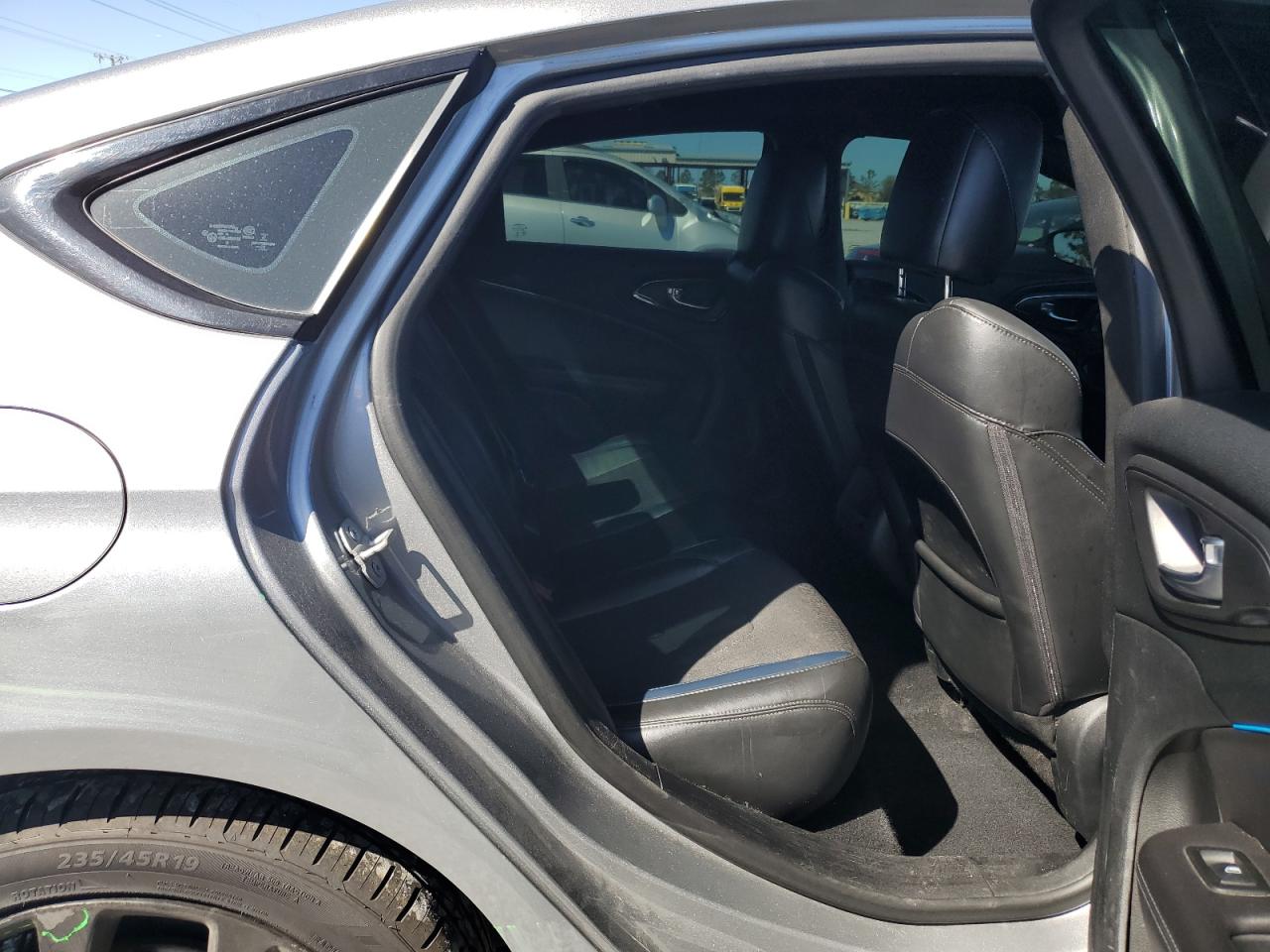 2015 Chrysler 200 - Image 10