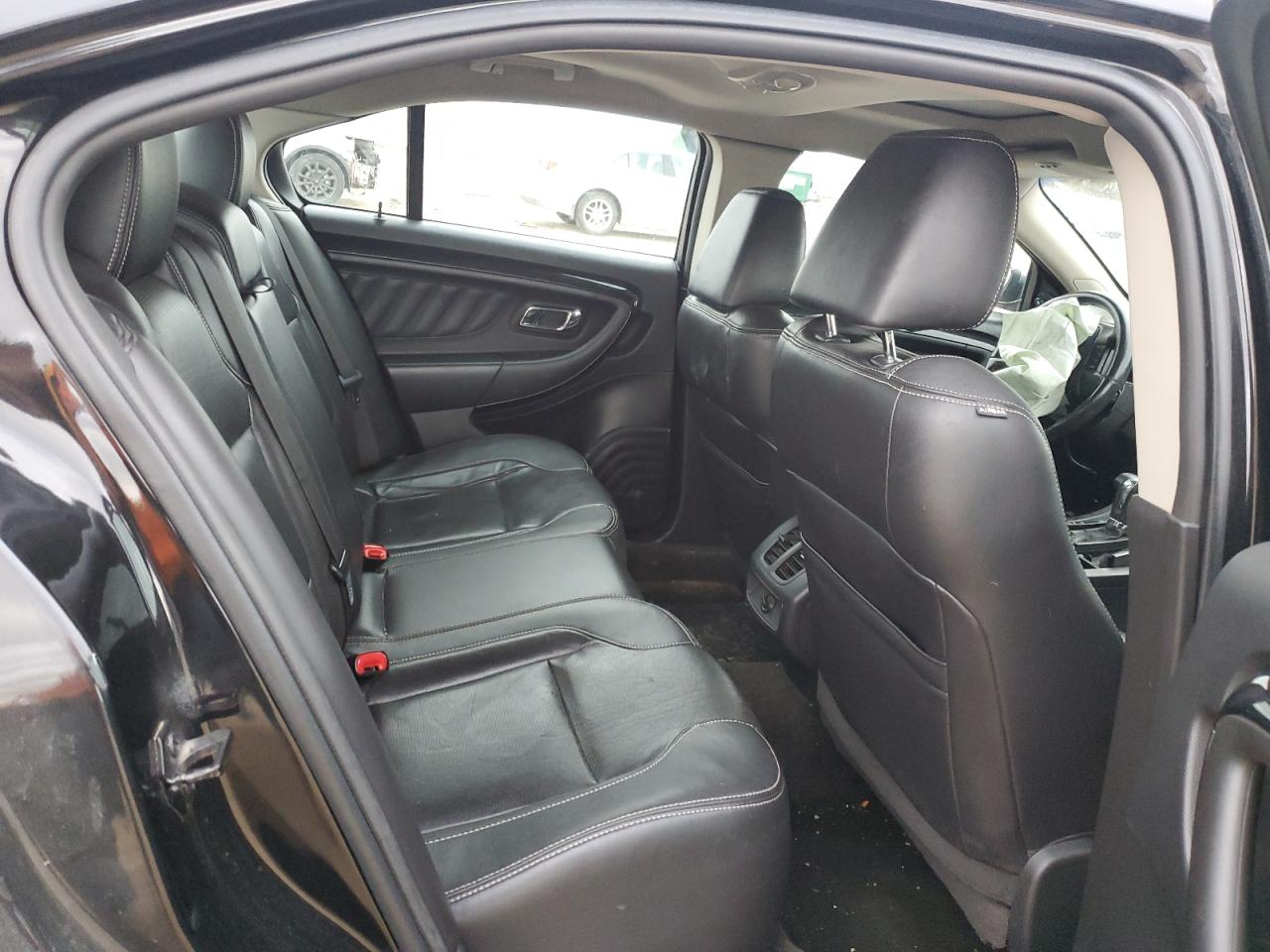 2011 Ford Taurus - Image 10