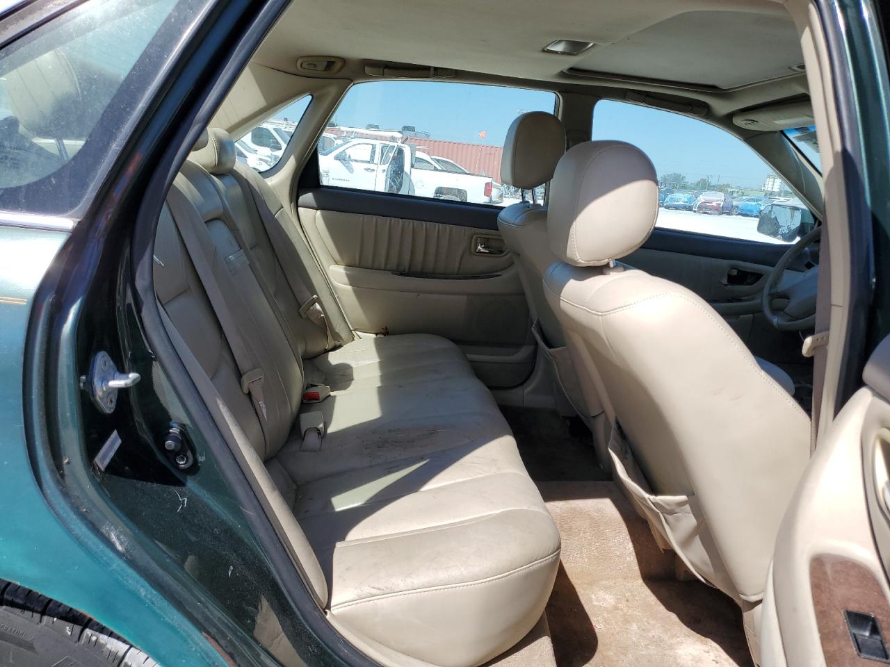 2001 Toyota Avalon - Image 10