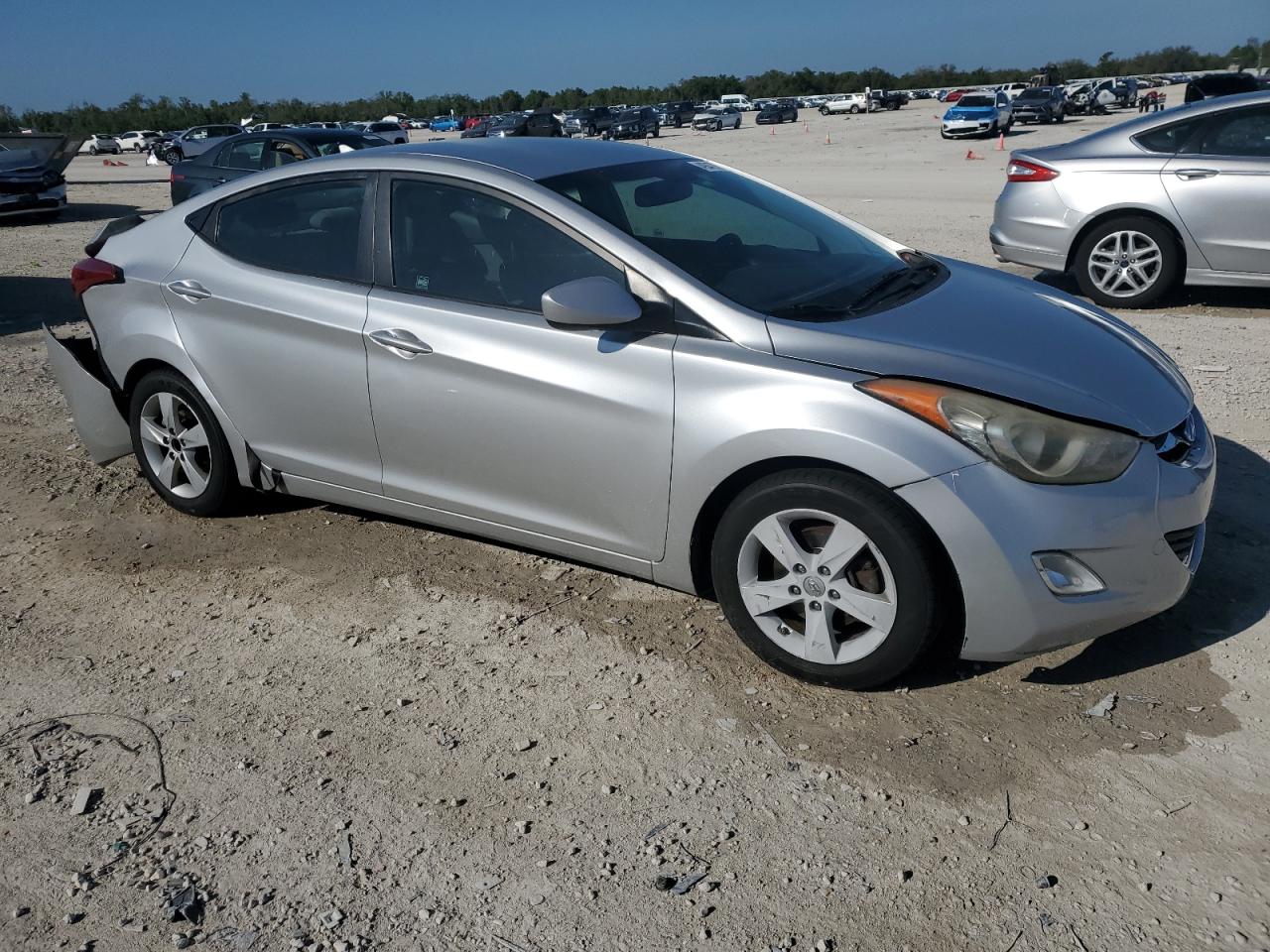 2013 Hyundai Elantra - Image 4