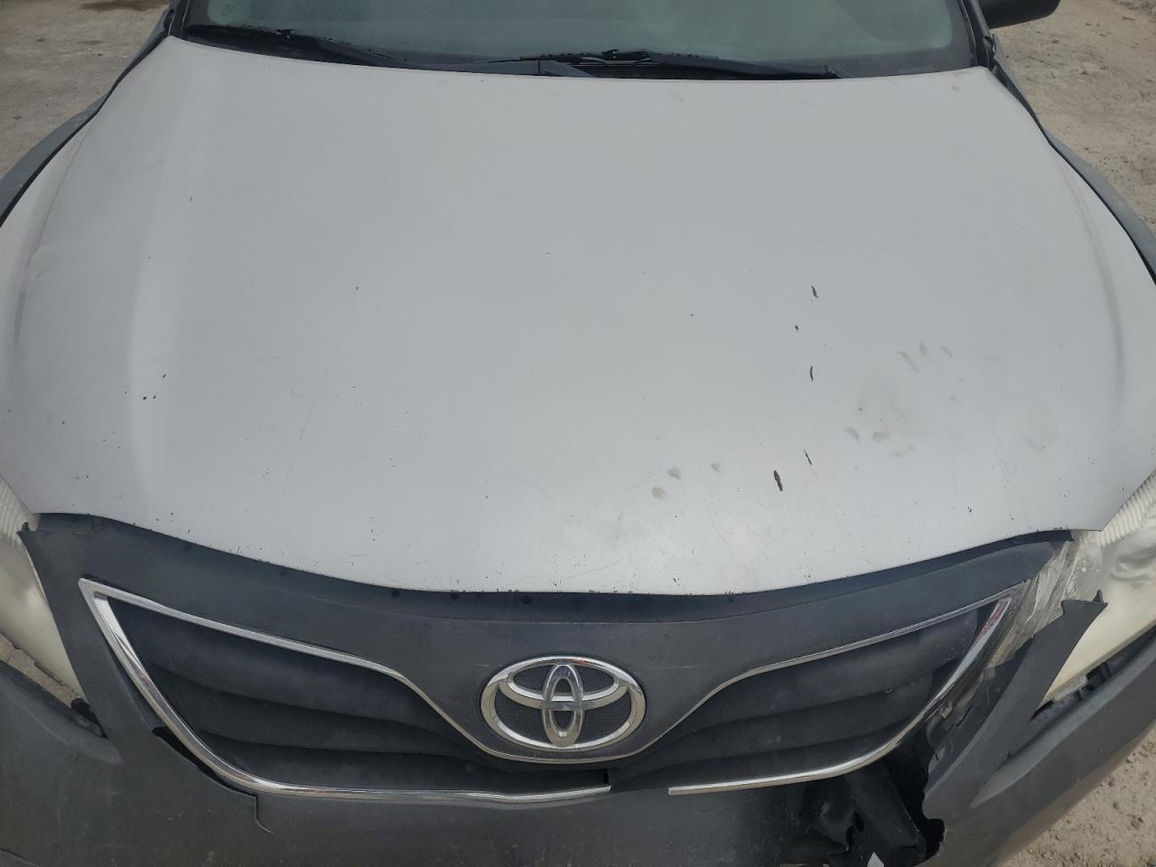 2010 Toyota Camry - Image 11