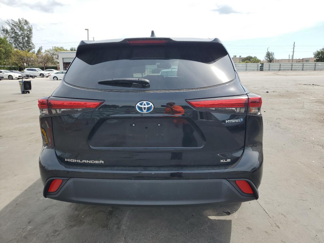 2022 Toyota Highlander - Image 6