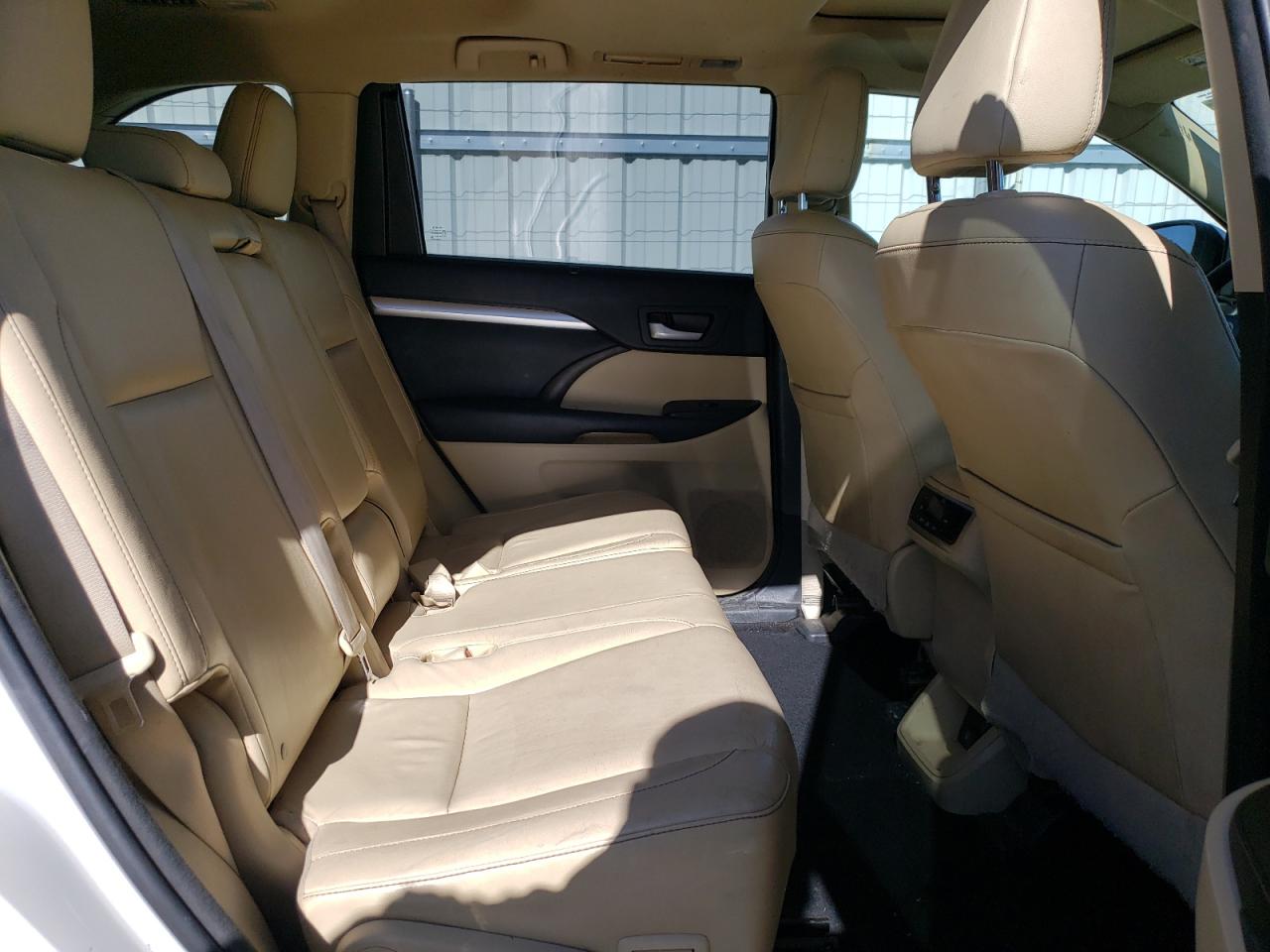 2014 Toyota Highlander - Image 12