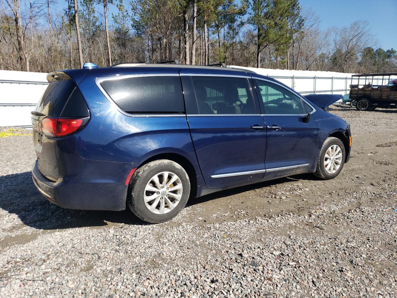2017 Chrysler Pacifica - Image 3