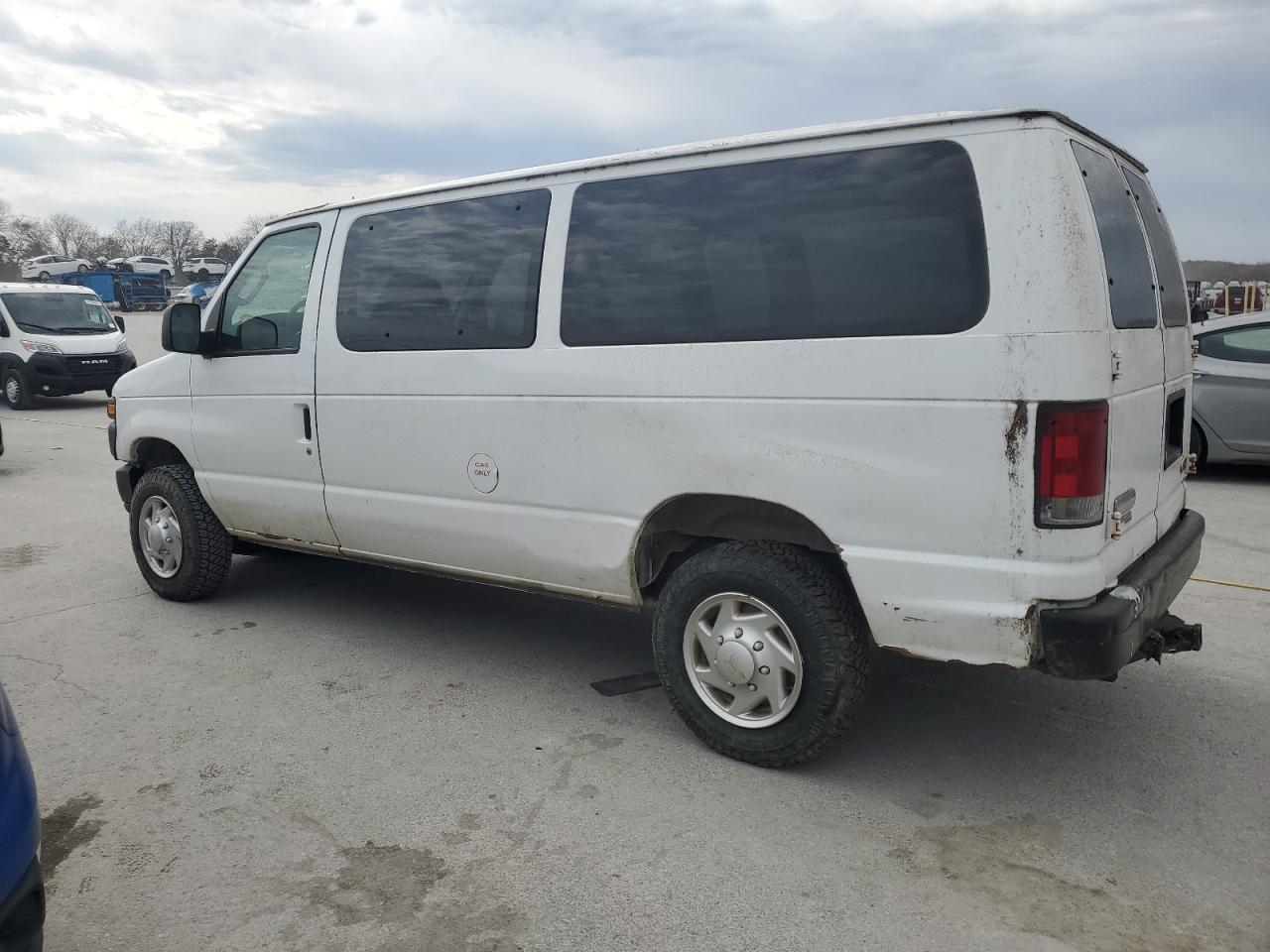 2008 Ford Econoline - Image 2