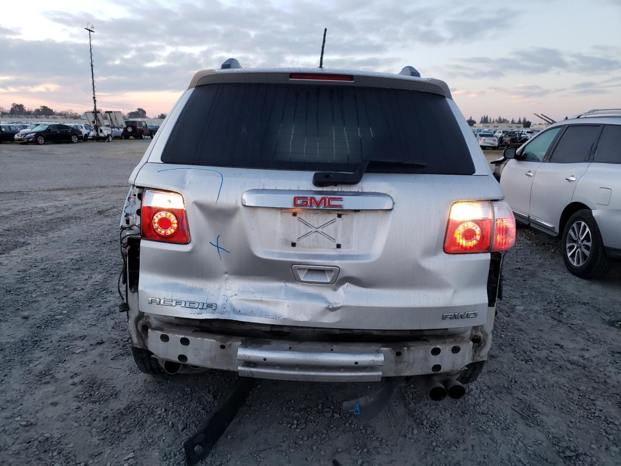 2010 GMC Acadia - Image 6