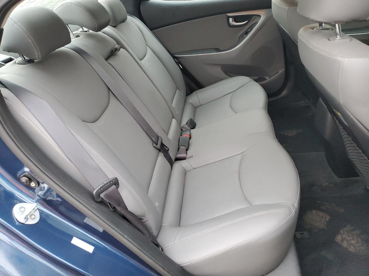 2015 Hyundai Elantra - Image 10