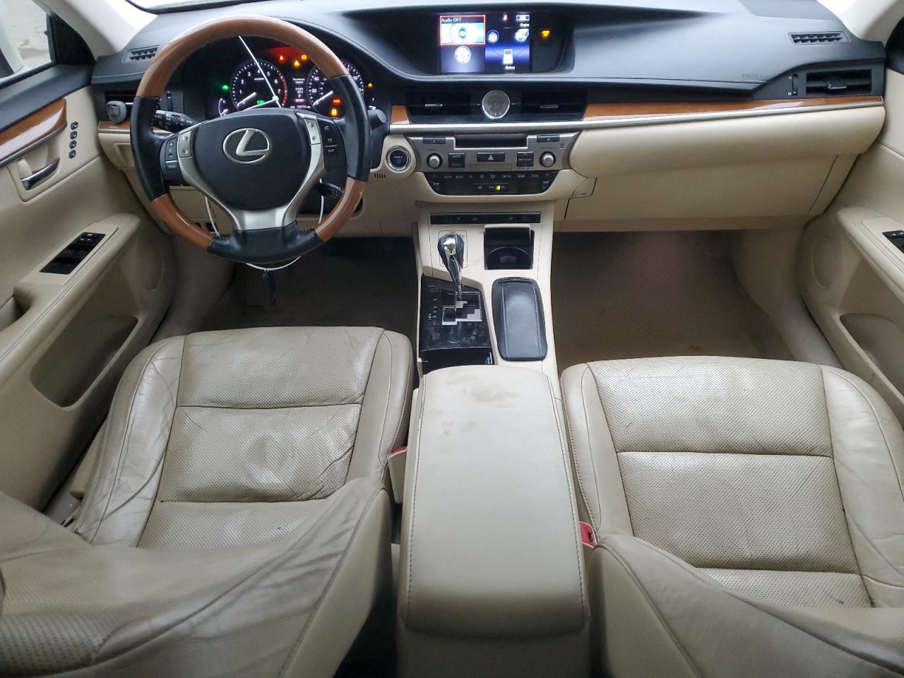 2015 Lexus ES - Image 8
