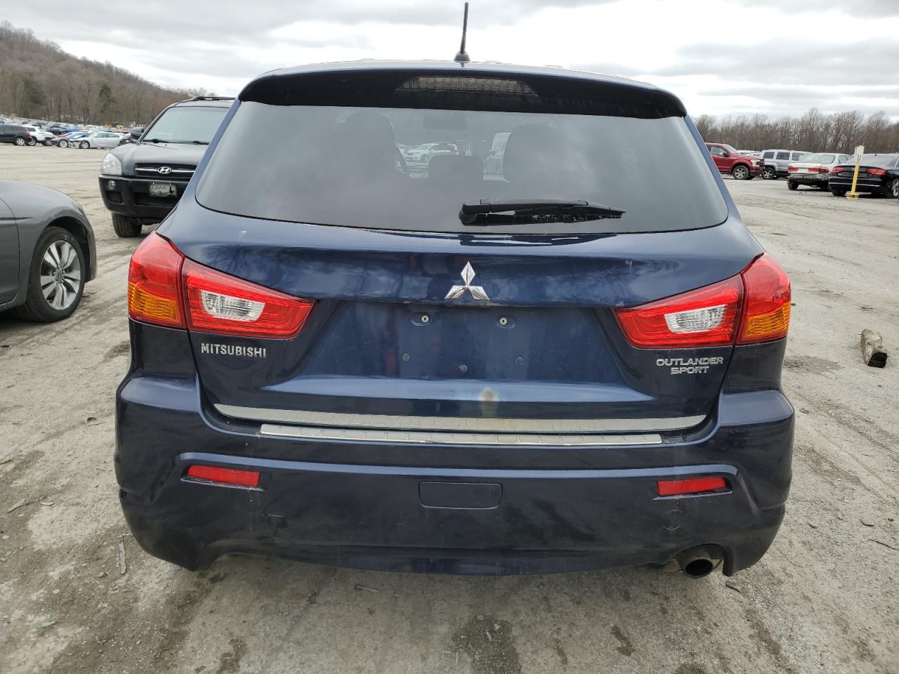 2011 Mitsubishi Outlander - Image 6