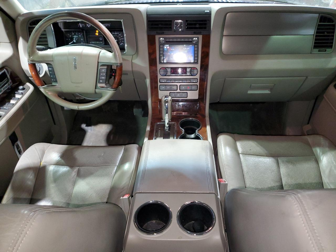 2011 Lincoln Navigator - Image 8