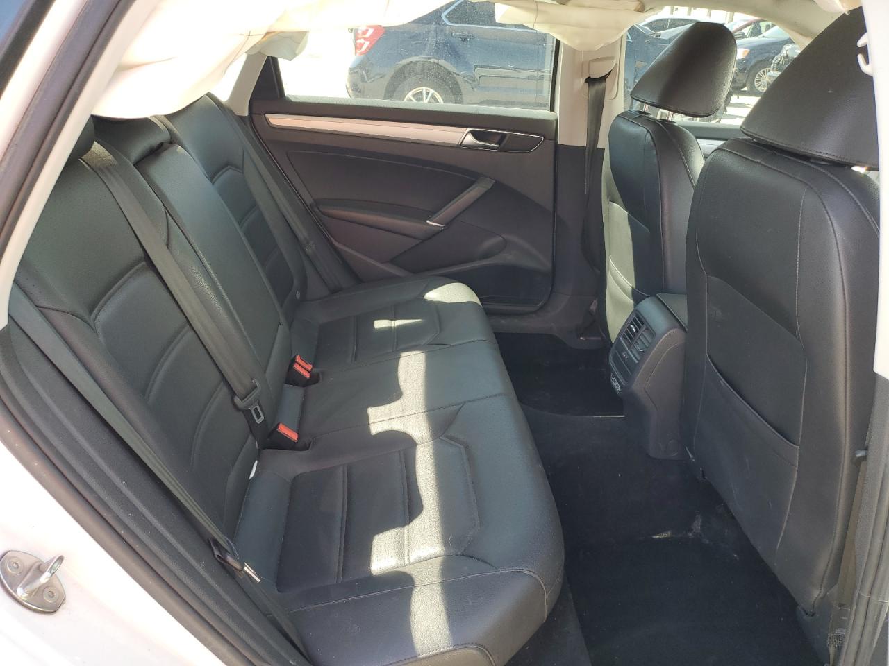 2019 Volkswagen Passat - Image 10