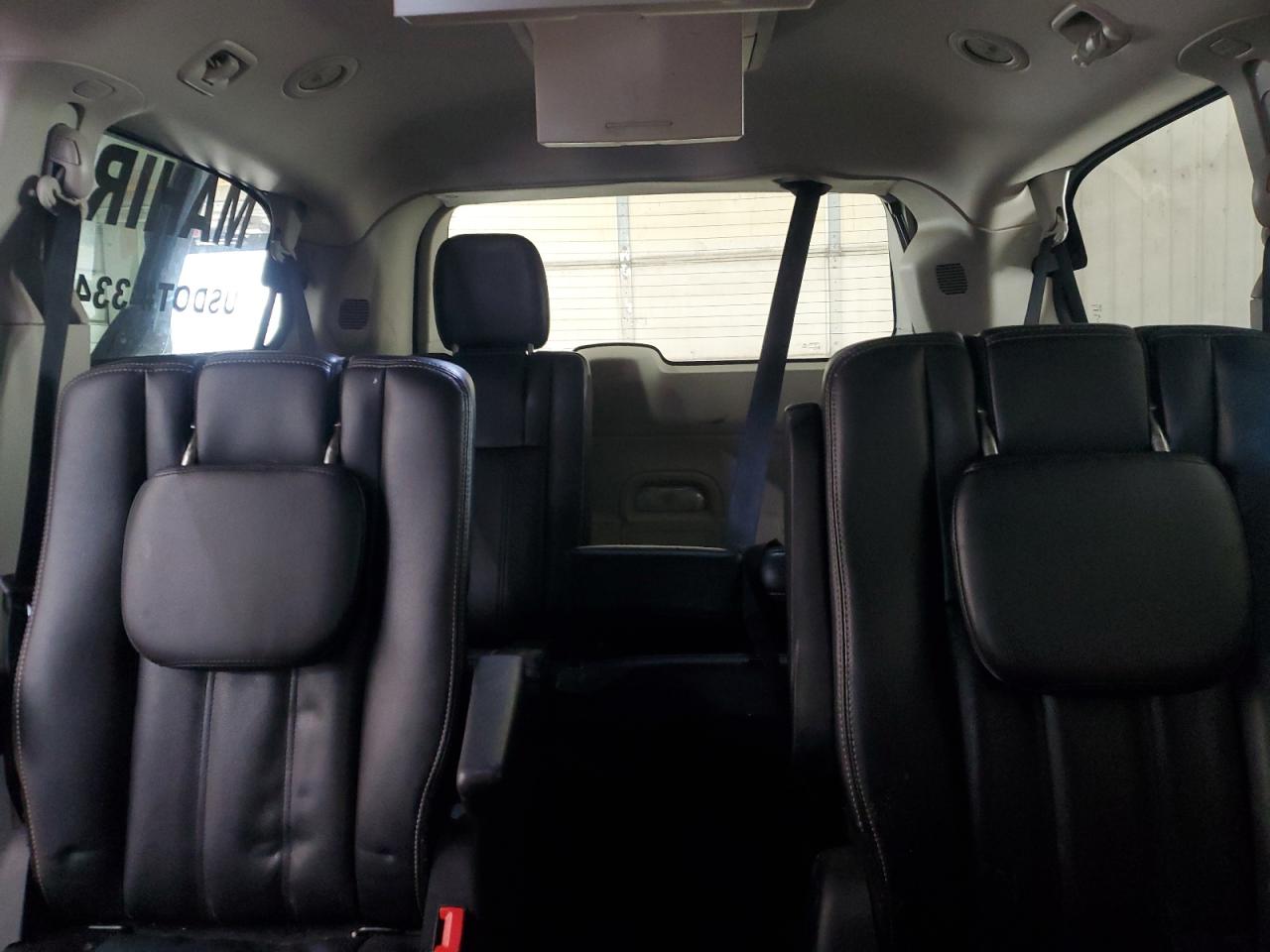 2013 Chrysler Town & Country - Image 10