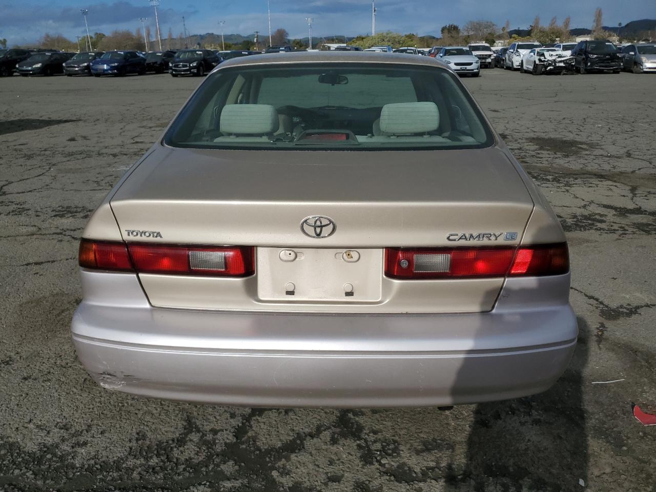 1999 Toyota Camry Le VIN: JT2BG22K8X0376107 Lot: 49145645