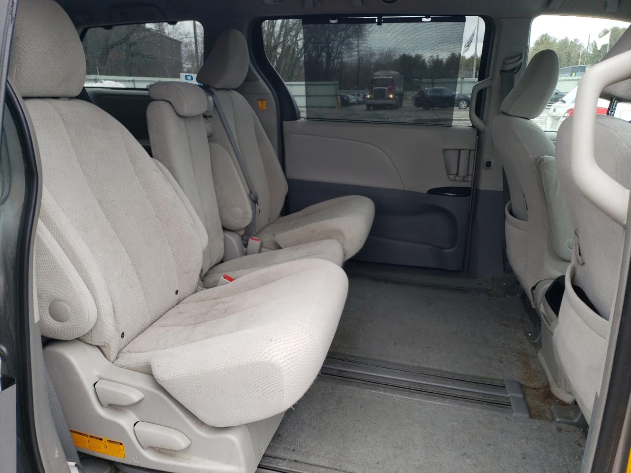 2012 Toyota Sienna - Image 11