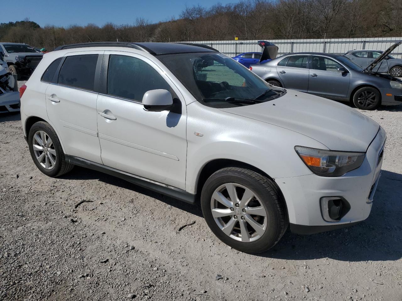 2015 Mitsubishi Outlander - Image 4