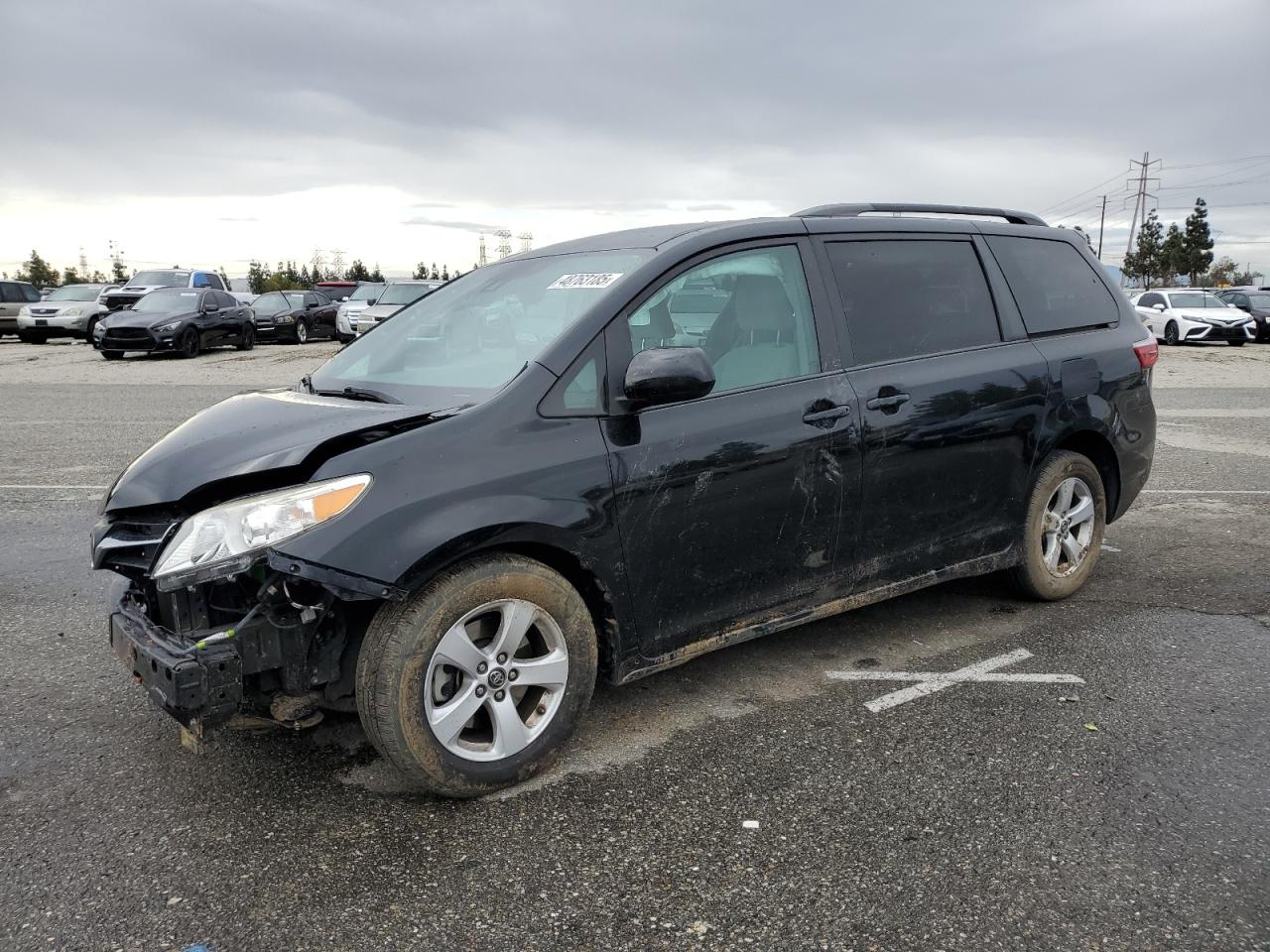 2018 Toyota Sienna Le for Sale in Rancho Cucamonga, CA - Front End