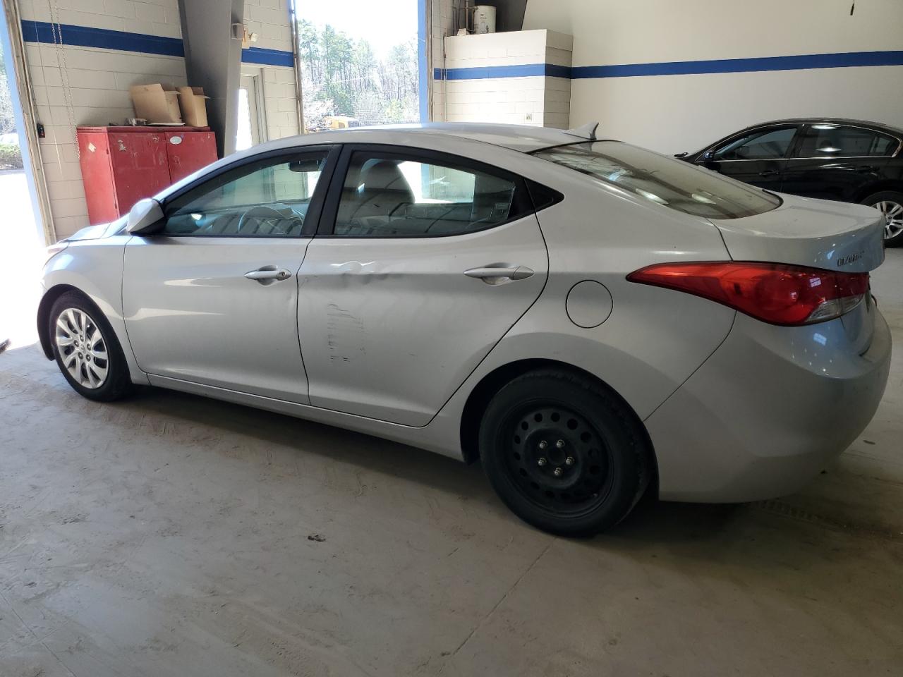 2012 Hyundai Elantra - Image 2