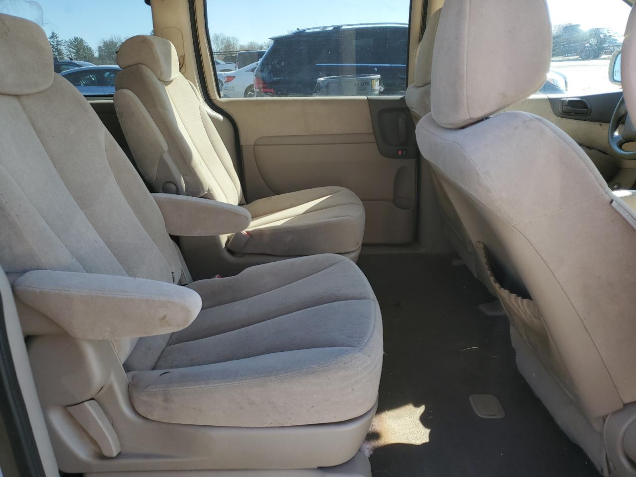 2009 Kia Sedona - Image 11