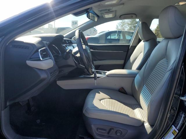  TOYOTA CAMRY 2018 Granatowy