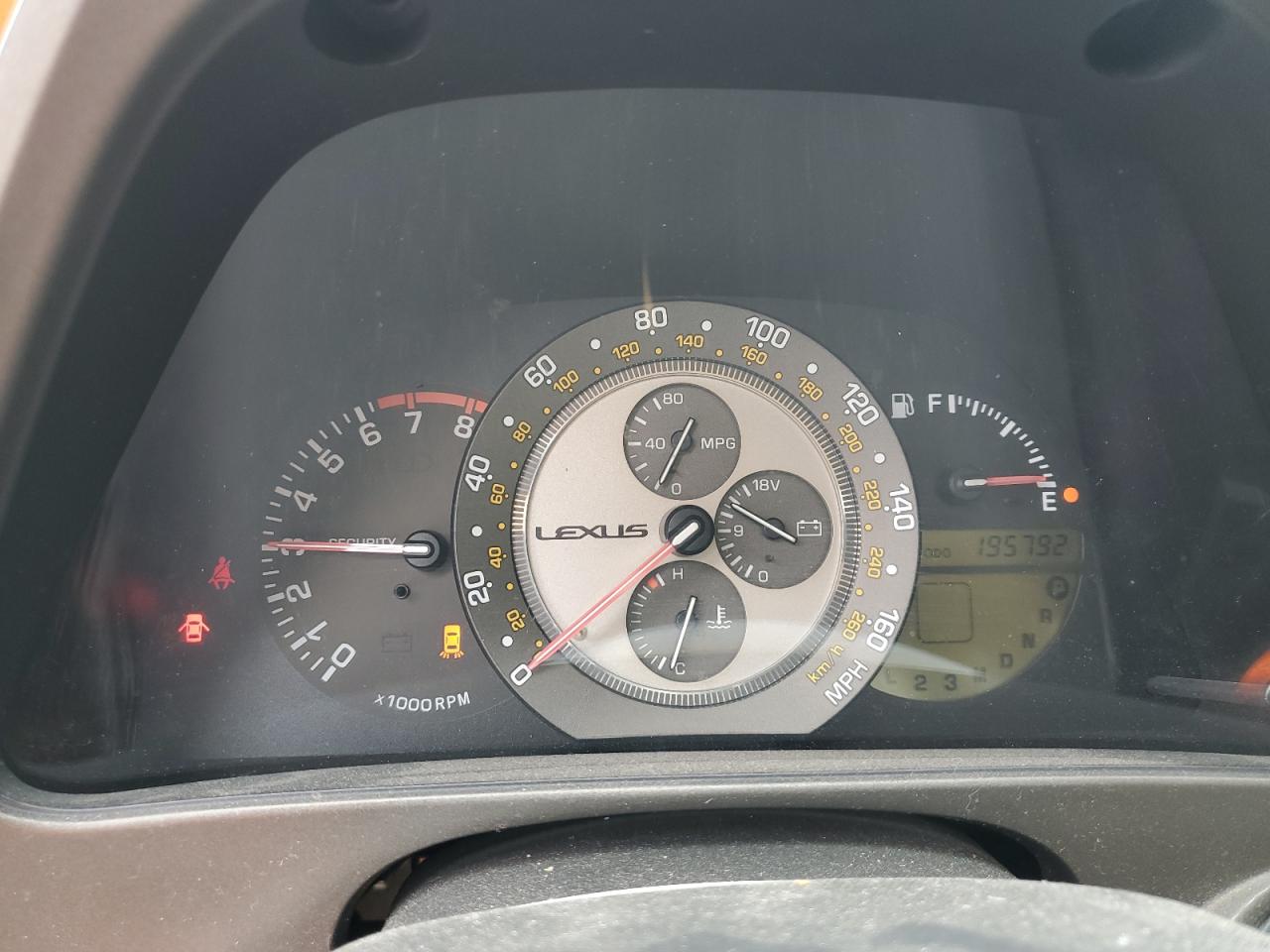 2001 Lexus IS - Image 9