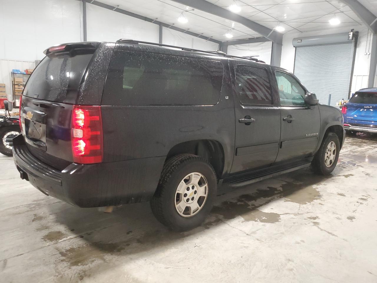 2014 Chevrolet Suburban - Image 3