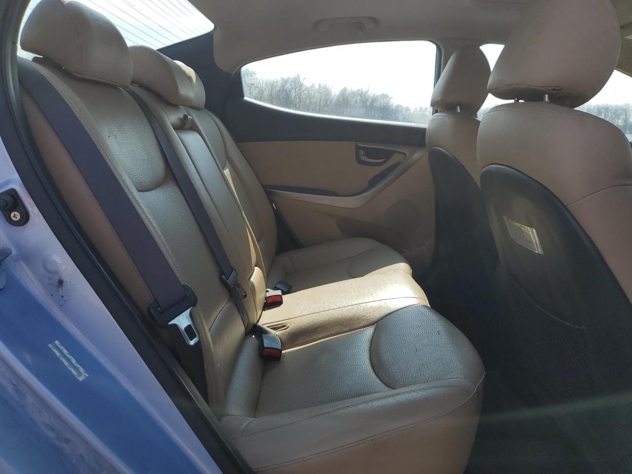 2011 Hyundai Elantra - Image 10