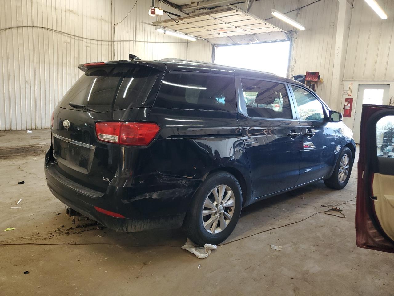 2017 Kia Sedona - Image 3