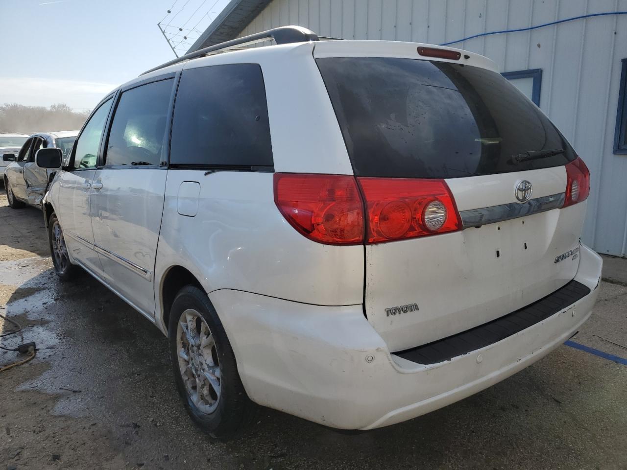 2006 Toyota Sienna - Image 2