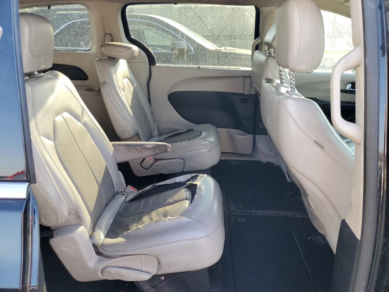 2021 Chrysler Pacifica - Image 11