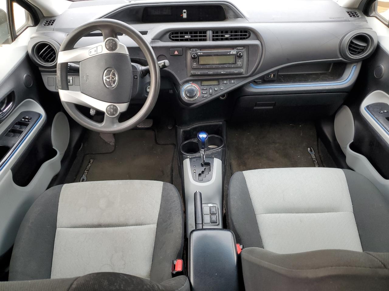 2013 Toyota Prius - Image 8