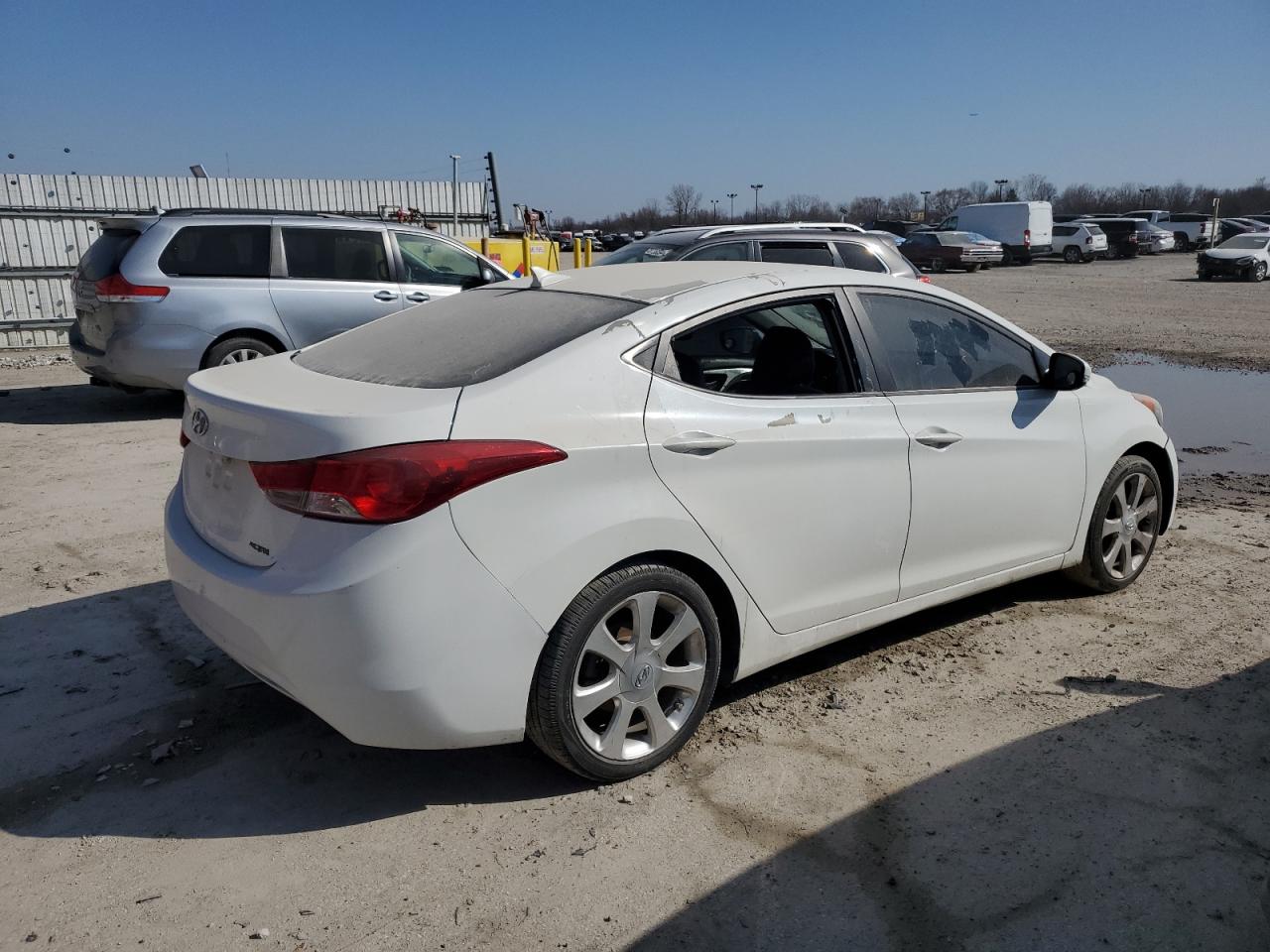 2013 Hyundai Elantra - Image 3