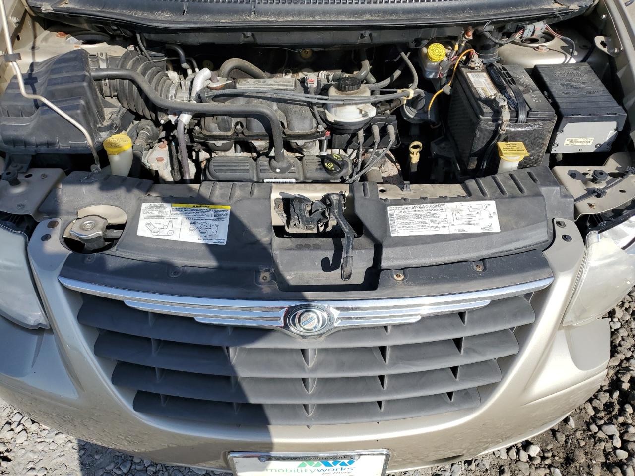 2006 Chrysler Town & Country - Image 12