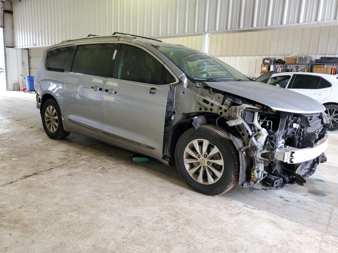 2018 Chrysler Pacifica - Image 4