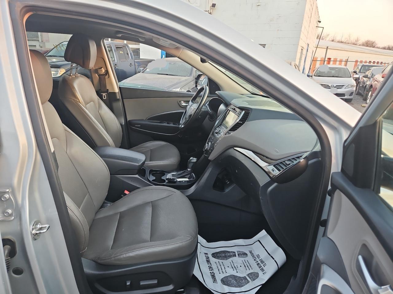 2015 Hyundai Santa Fe - Image 5