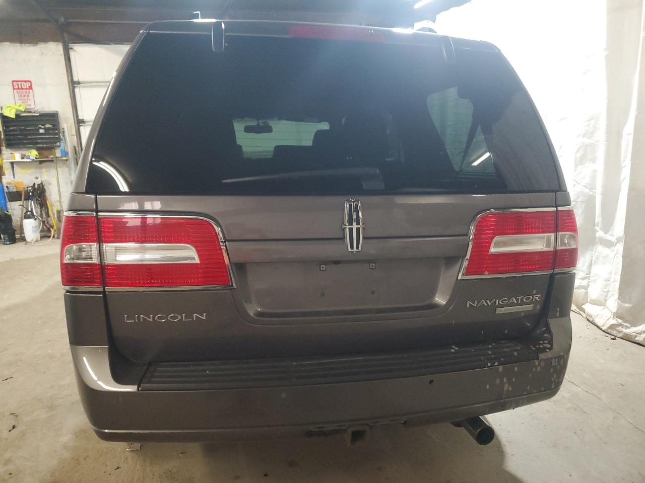 2014 Lincoln Navigator - Image 6