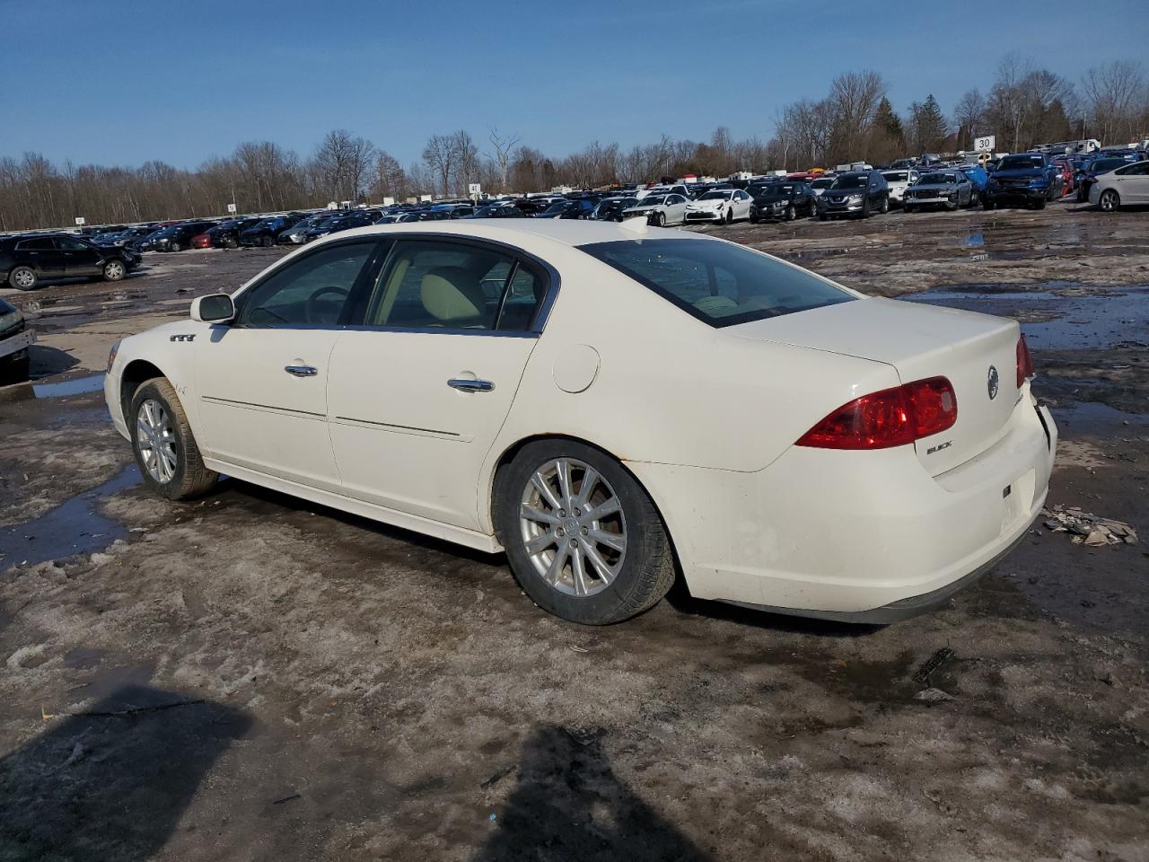 2010 Buick Lucerne - Image 2