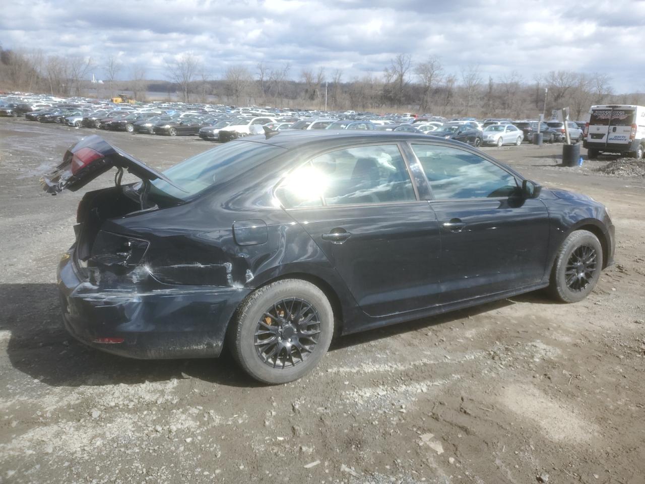 2016 Volkswagen Jetta - Image 3