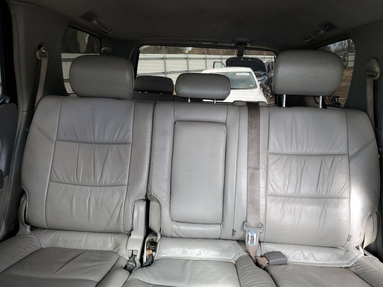 2004 Toyota Sequoia - Image 10