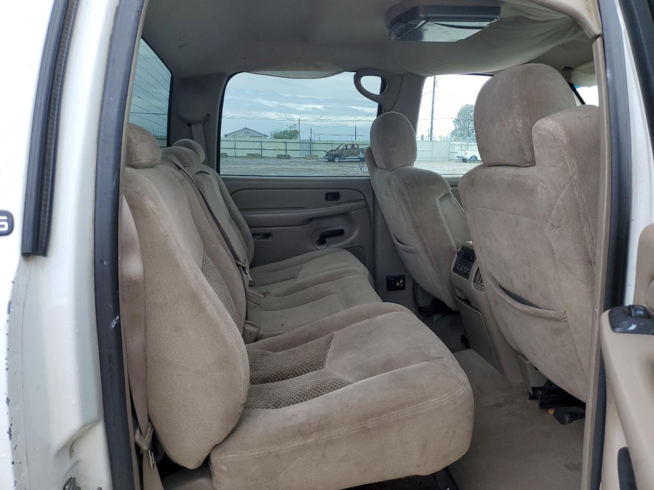 2004 Chevrolet Silverado - Image 10