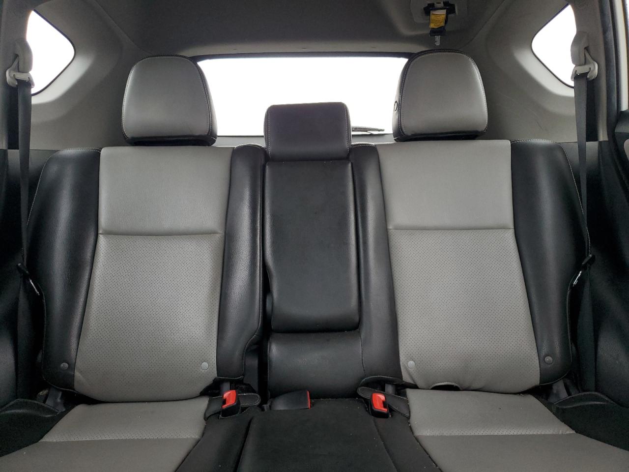 2015 Toyota RAV 4 - Image 10
