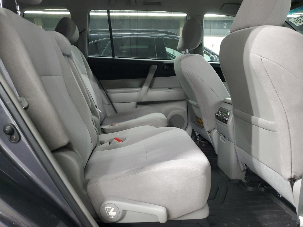 2012 Toyota Highlander - Image 10