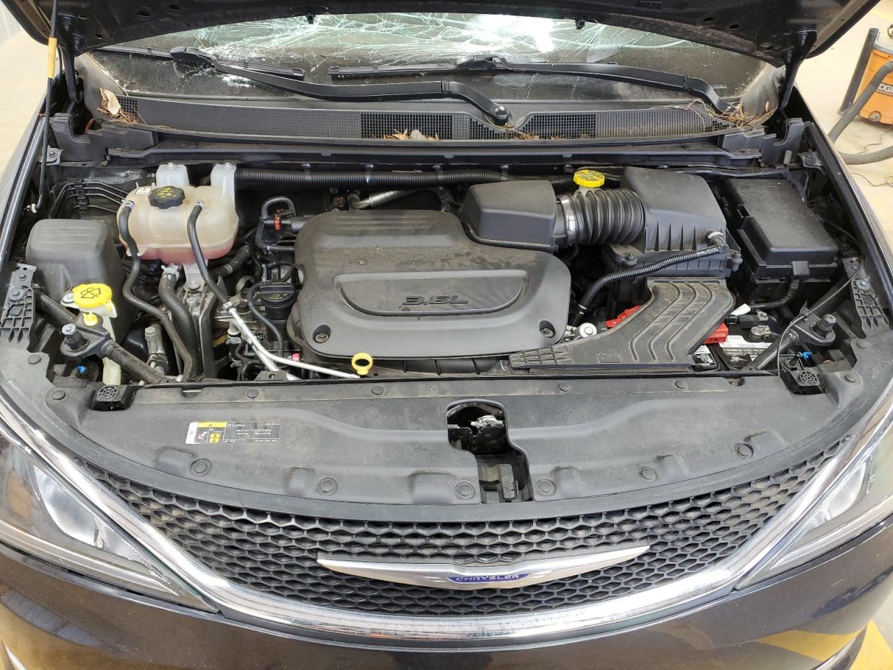 2020 Chrysler Pacifica - Image 12